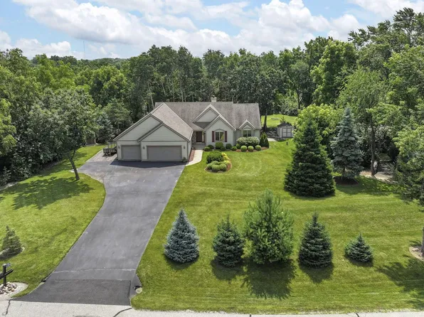 W223S7650 Alma LANE, Big Bend, WI 53103