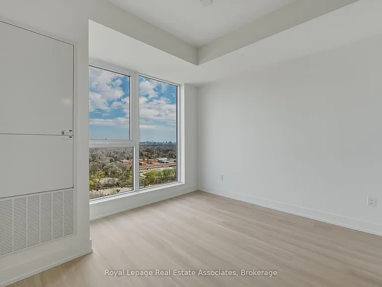 25 Cordova Ave #1802 — Photo 8