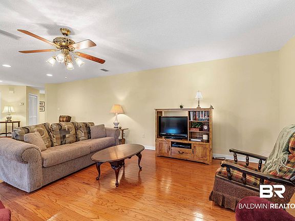 5th image of 408 Hilltop Dr