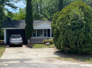 1402 Fairfax Dr, Camden, SC 29020