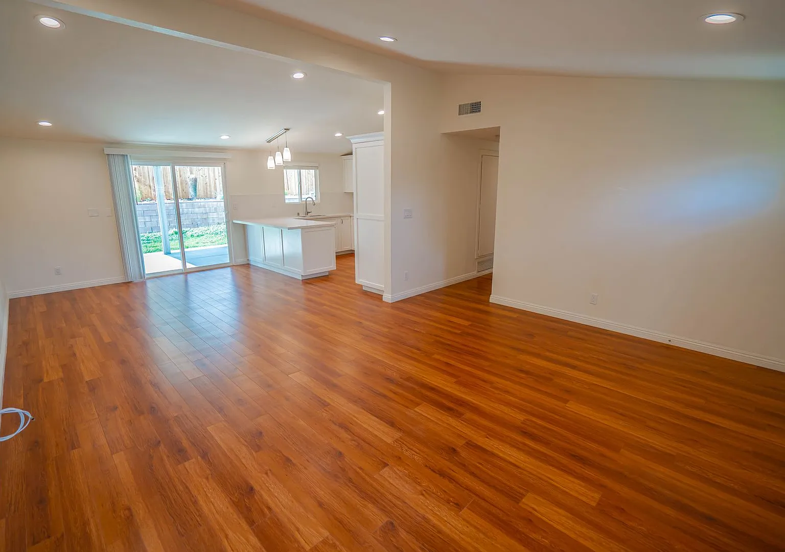 Single Story Home in Canyon Country! — Photo 3