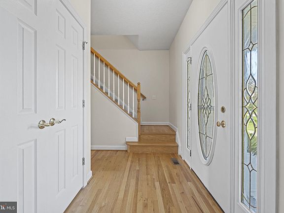 3rd image of 115 Latigo Ct