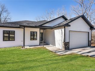 237 Cambridge Dr, Lake Ozark, MO 65049