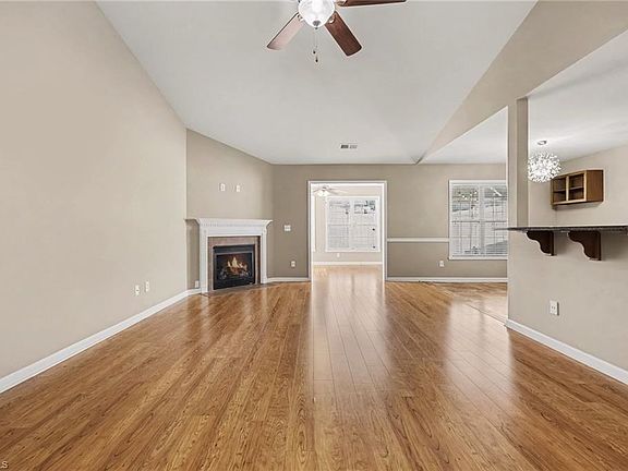 5th image of 668 Chas Ct