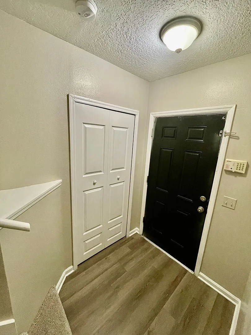 Spacious 2nd Floor - 2 Bed -2 Bath w/ Flex Space & Balcony in Courtney Landings — Photo 4