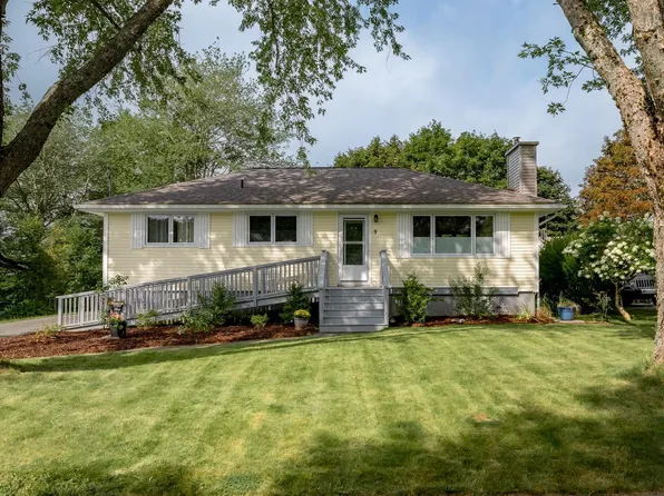 9 Brookhouse Rd, Dartmouth, NS B2W 1W5