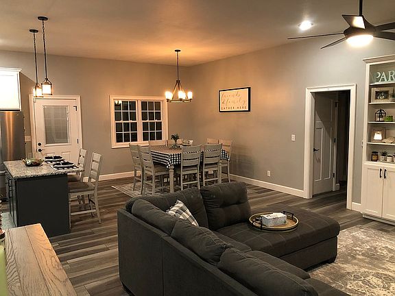 10’ Ceilings, Open Concept