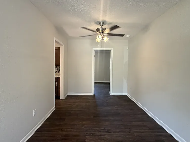 8534 Addison Rd — Photo 4