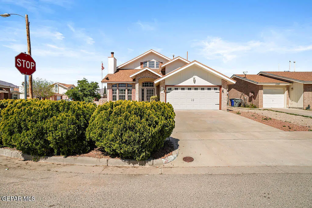 3 bed, 2.0 bath, 1610 sqft, $2,000 — Photo 2