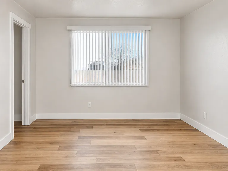 E Taylor St 8-Plex — Photo 5