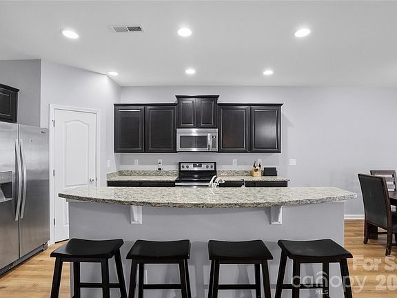 3rd image of 1013 Blue Stream Ln