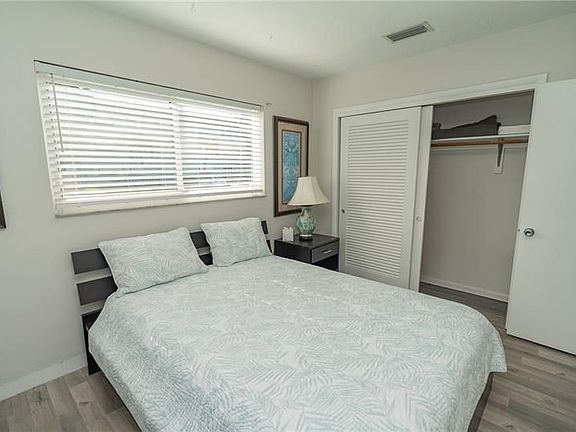 5th image of 461 SE 19th Ave APT 3