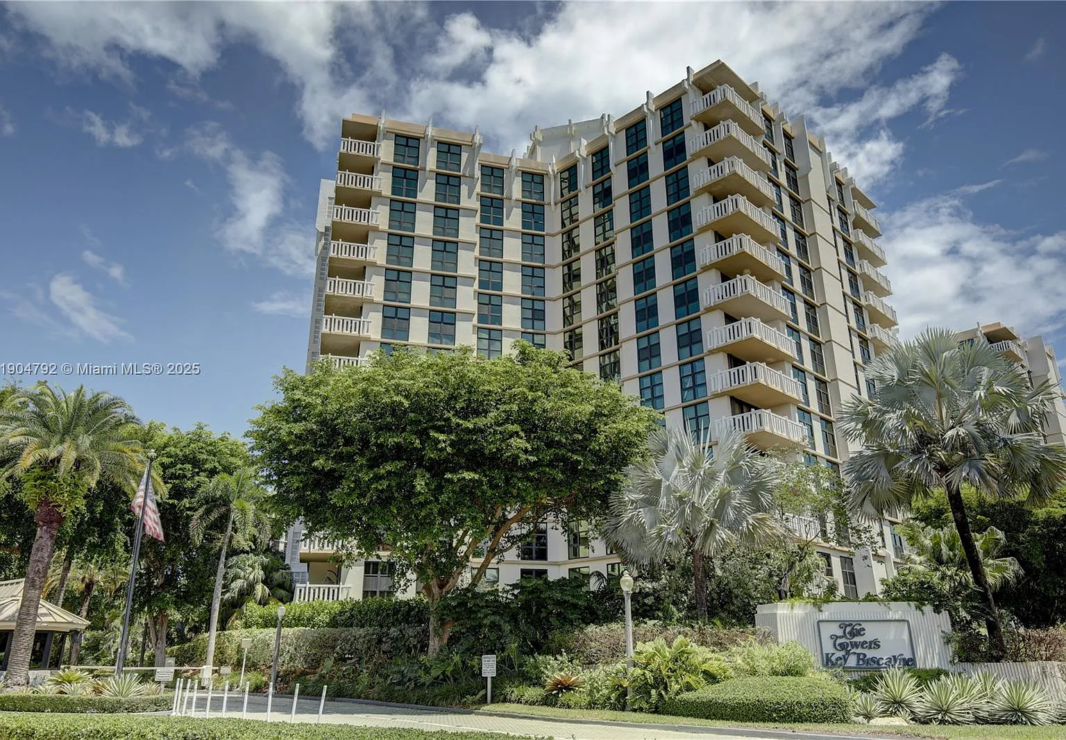 Towers Of Key Biscayne Co — Photo 1