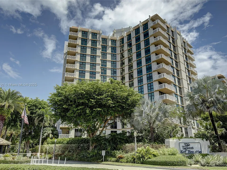 1121 Crandon Blvd #D608