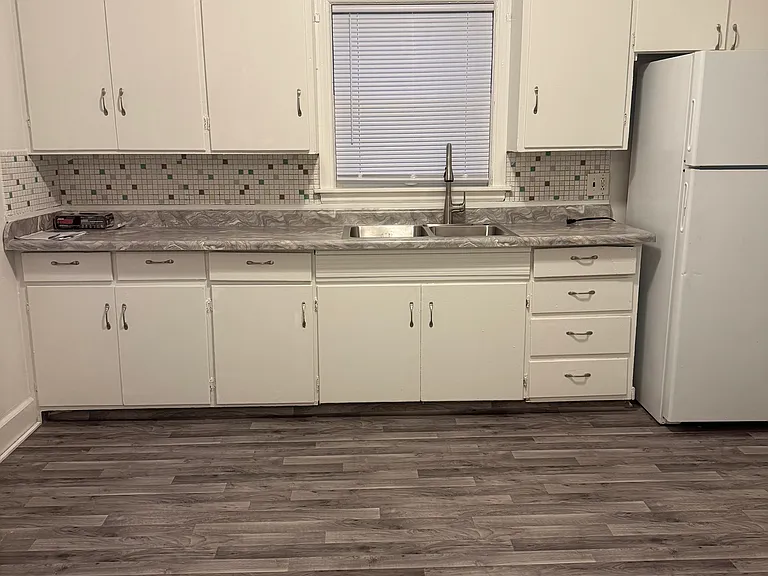429 Strong Ave — Photo 32