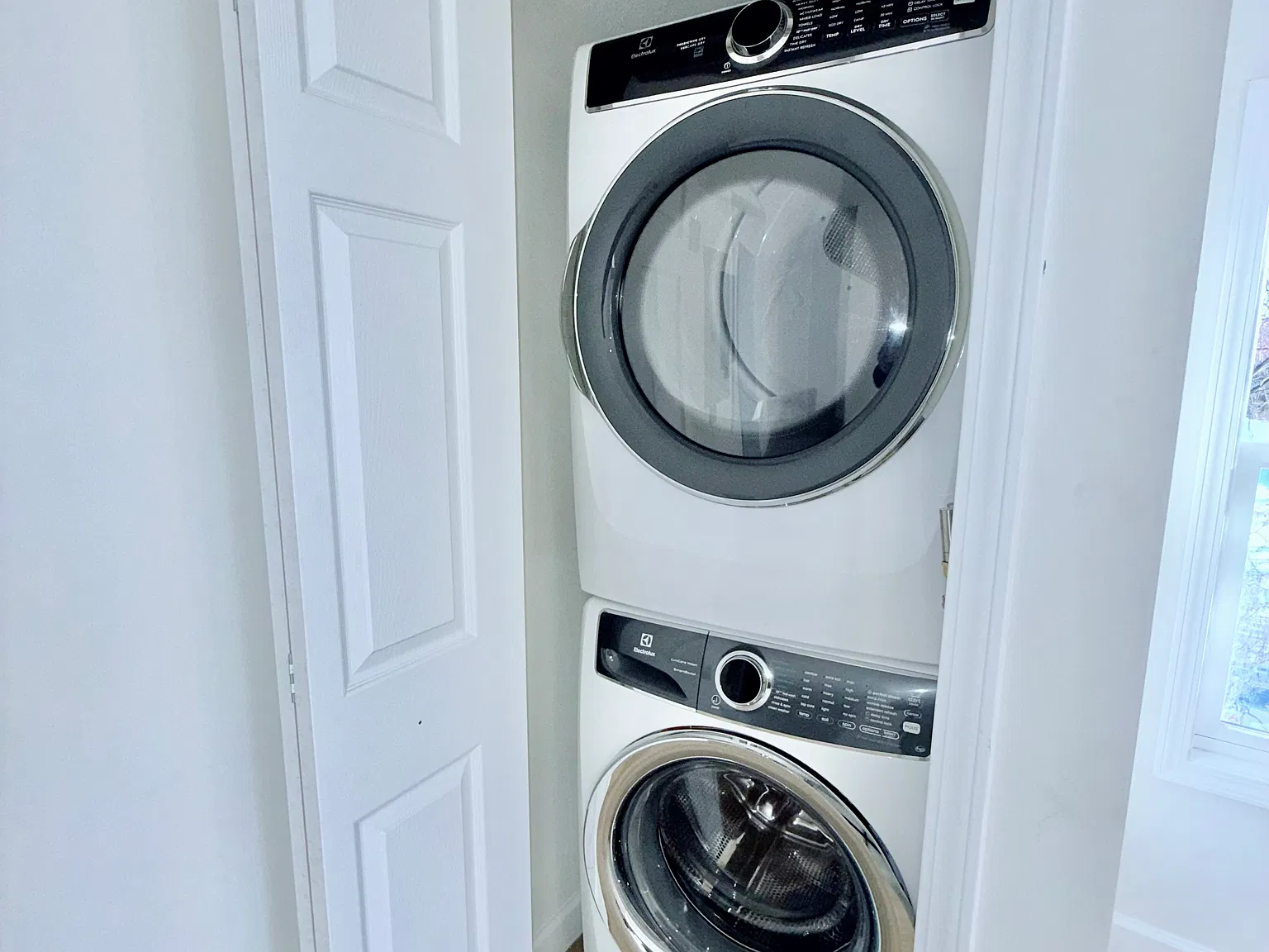 2 bed, 950 sqft, $1,650 — Photo 3