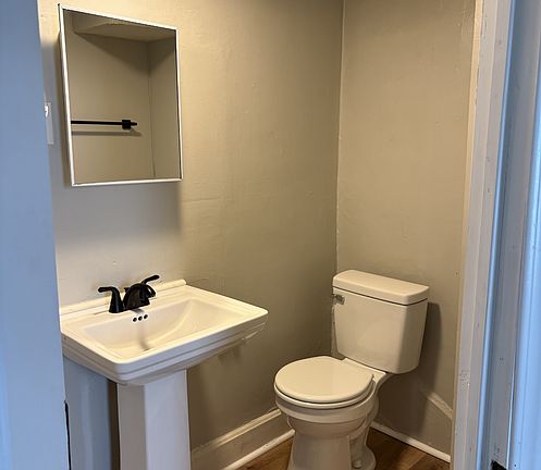 5th image of 551-553 S Main St #551A