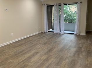 525 Florida Ave APT 102, Herndon, VA 20170