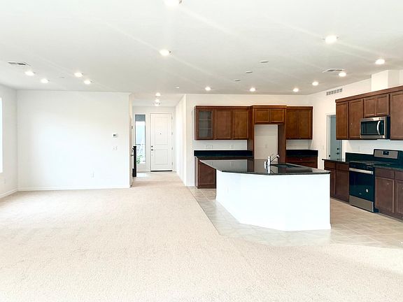 3rd image of 627 Sheep Canyon St