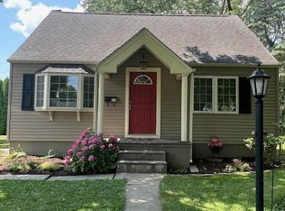 29 Henry Ave, Nazareth, PA 18064
