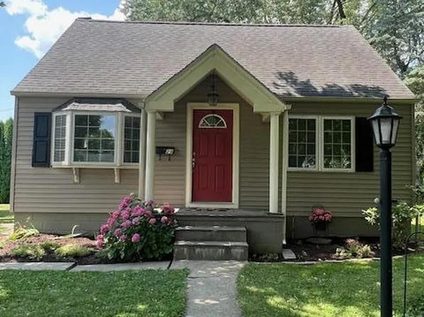 29 Henry Ave, Nazareth, PA 18064