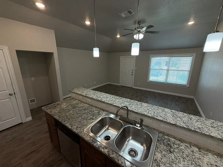 3344 Berkshire Dr — Photo 5
