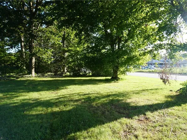 104 E Lee Ave, Yadkinville, NC 27055