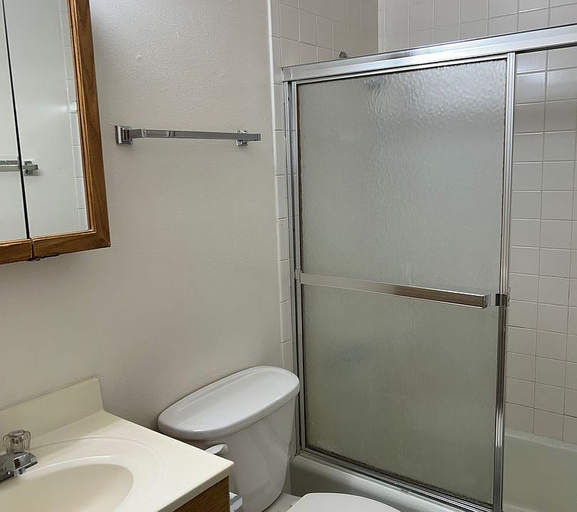 1st image of 2459 W 11th St #304