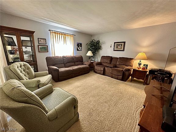 5th image of 640 Crawford Ave