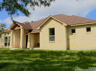 120 Country Gdns, La Vernia, TX 78121