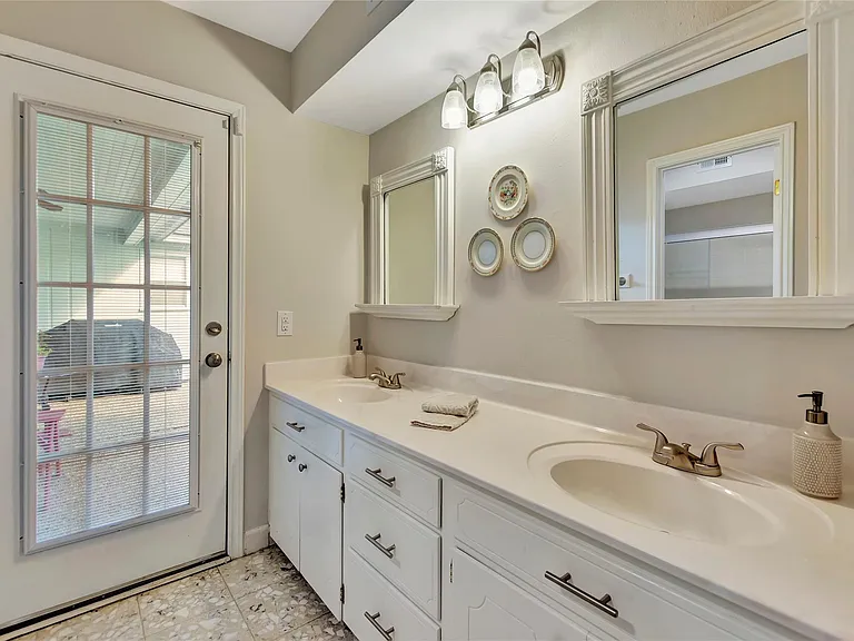 18623 Prince William Ln — Photo 31