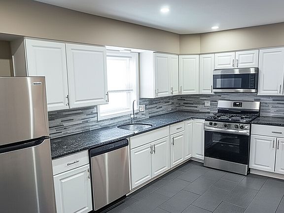 4th image of 2755 N Newcastle Ave APT 1