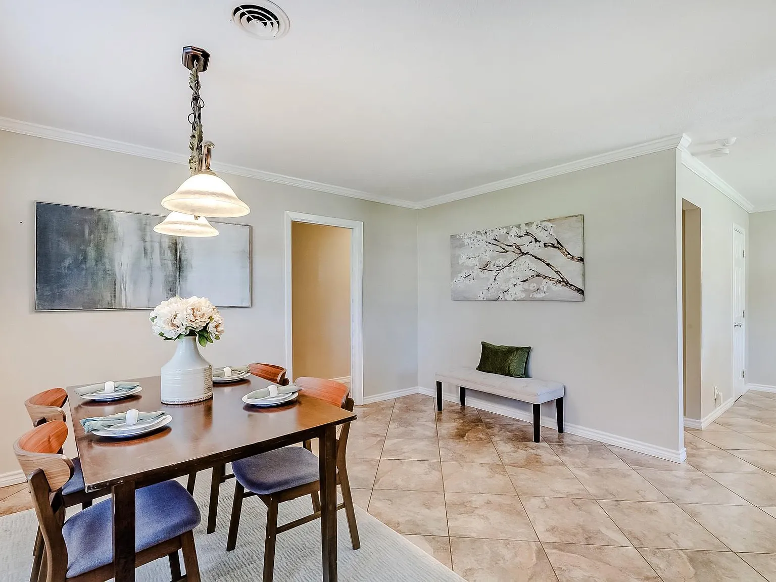 3 bed, 1.5 bath, 3401 sqft, $1,750 — Photo 2