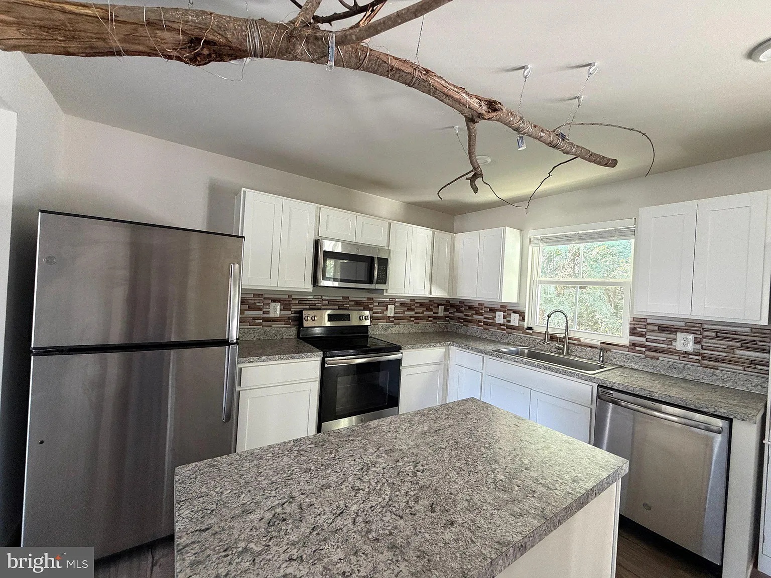4 bed, 2.5 bath, 1210 sqft, $2,290 — Photo 4