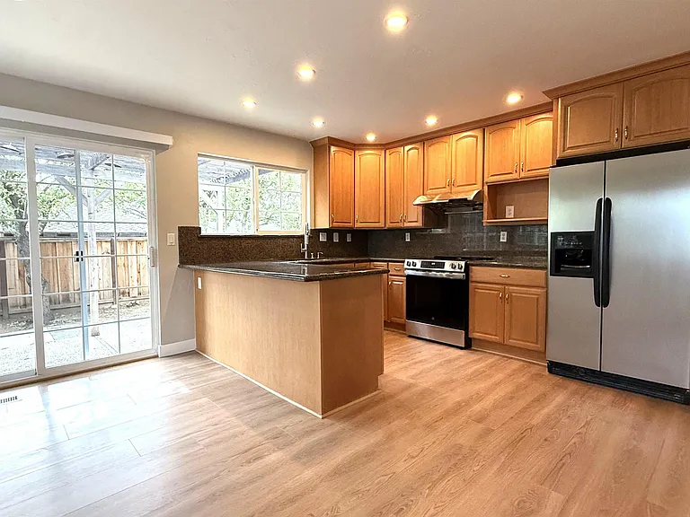 4398 N Spoonwood Ct — Photo 3