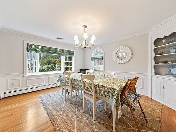 5th image of 55 Burnside Rd