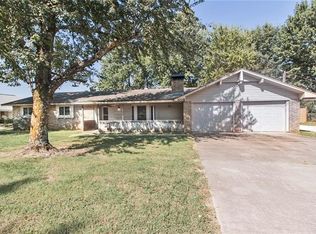 1008 N Gutensohn Rd, Springdale, AR 72762