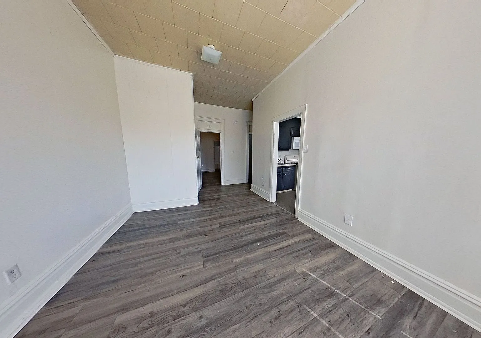 Walkable One Bedroom in York City — Photo 4