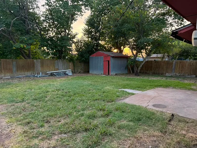 317 Pecan St — Photo 3