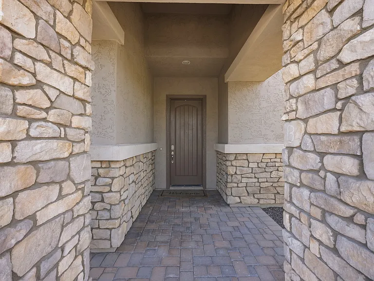 1039 E Boston St — Photo 2