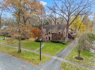 173 Farmington Rd, Longmeadow, MA 01106