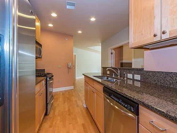 5th image of 360 W Washington Ave Unit 102