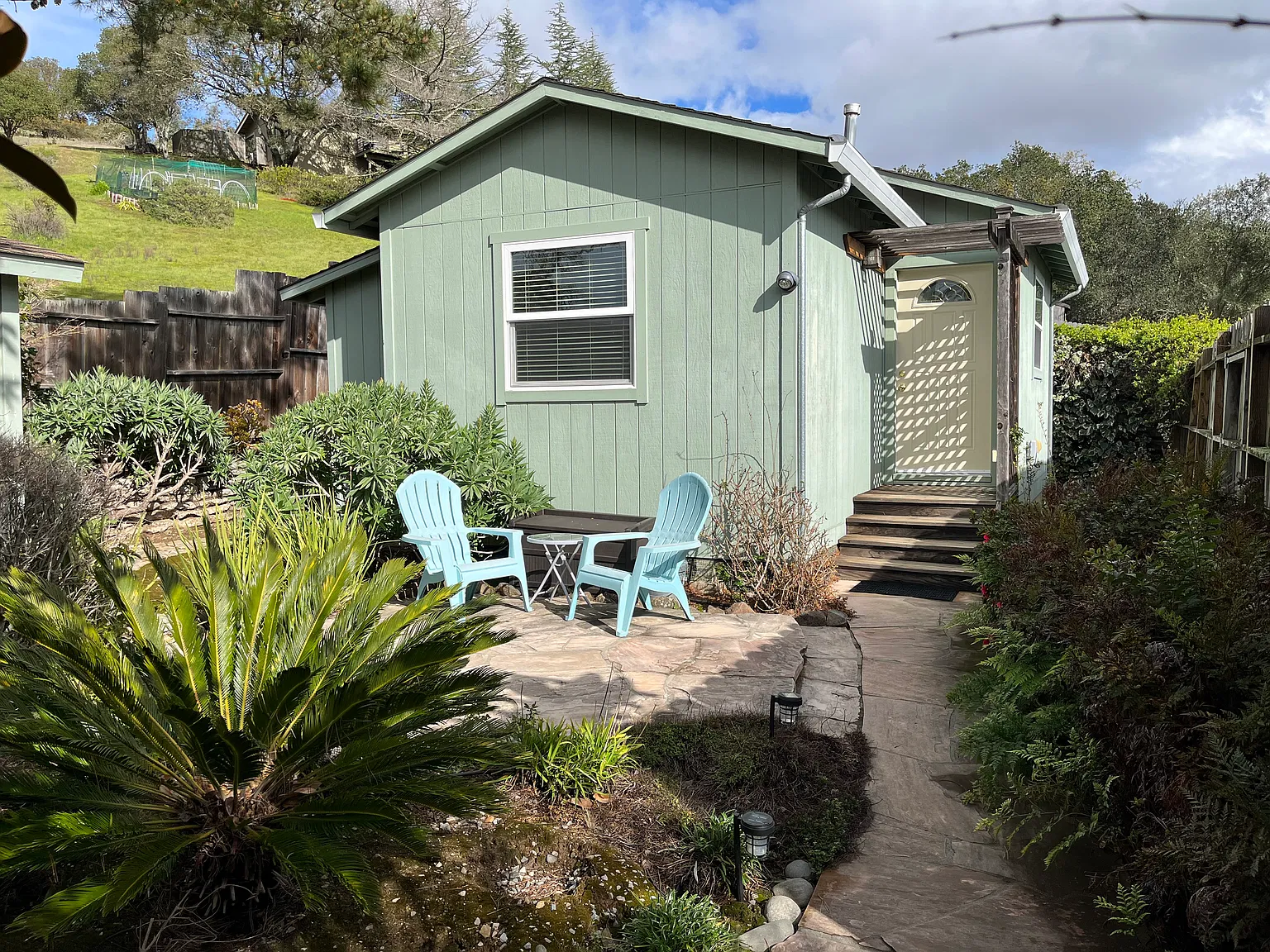 Studio, 400 sqft, $1,950 — Photo 1