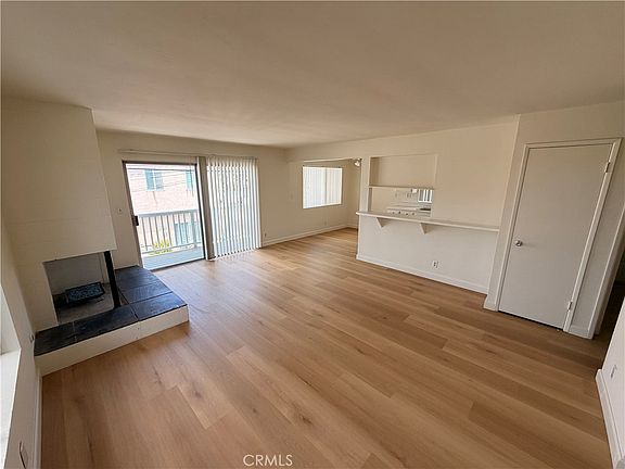 2nd image of 308 Avenida Cabrillo APT B