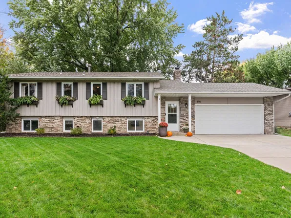896 Sunrise Ct, Stillwater, MN 55082