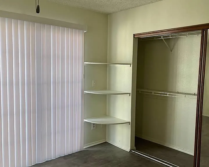 2121 Chertsey Dr #D — Photo 17