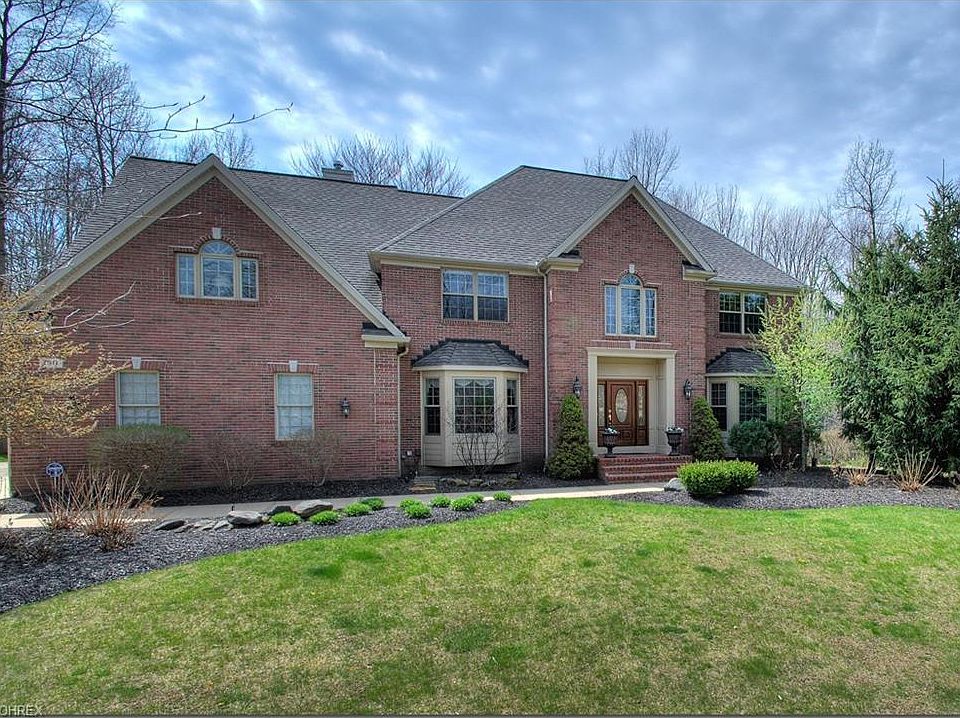 1st image of 180 Ballantrae Dr