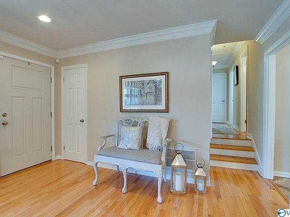 5th image of 2822 Briarwood Dr SE