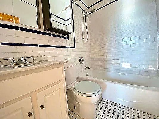 4th image of 370 Menahan St #3D
