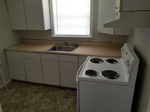 3rd image of 1113 W Yonge St